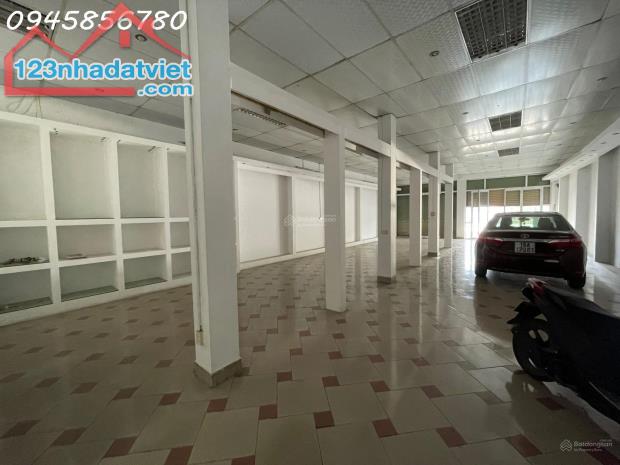 Cho thuê cửa hàng 200m2, mặt tiền 8m, mặt phố Nguyễn Văn Linh, Lê Chân, HP