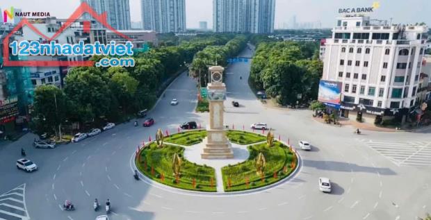 Bán 2 lô đất đấu giá gần vòng xuyến văn giang diên tích 100.8m, 100m co vỉa hè