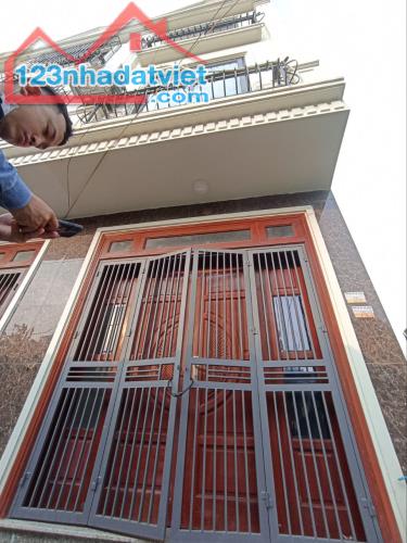 Bán nhà lô góc 30m2x4T, 2,9 tỷ, La Tinh-Đông La gần khu đấu giá.