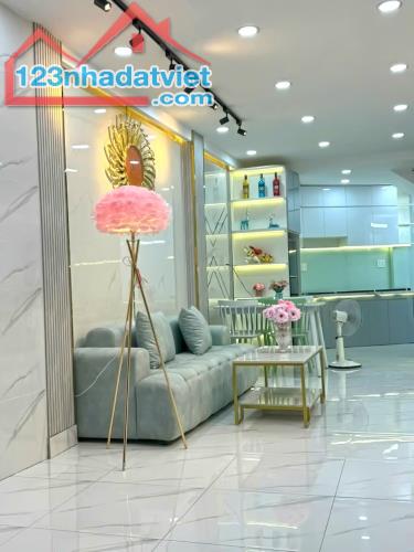 Nhà đẹp full nội thất 3 lầu ST hẻm xe hơi Nguyễn Thị Thập, Quận 7