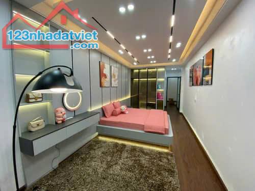 BÁN GẤP NHÀ_KHƯƠNG TRUNG-THANH XUÂN-DT: 45M2-5 TẦNG- GIÁ CHỈ 8,5TỶ Ô TÔ ĐỖ CỬA-THANG MÁY