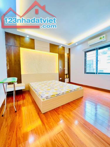 BÁN NHÀ NGUYÊN HỒNG 60M2 - NHÀ 6 TẦNG - MẶT TIỀN 15M - GIÁ 23 TỶ - 4