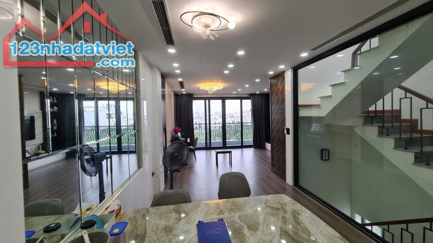 Đấu Giá Việt Hưng, DT80m², Phân lô, Vỉa hè, Ô tô tránh, 6 Tầng Thang Máy, View Vinhomes