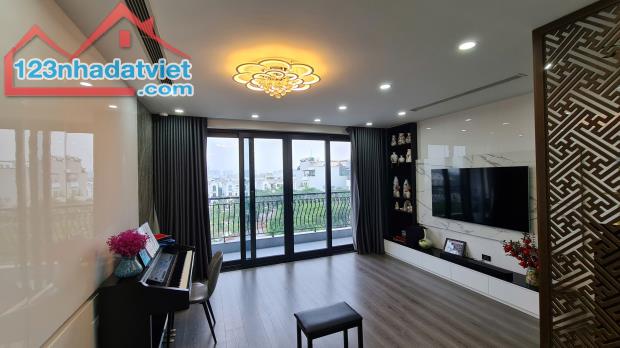 Đấu Giá Việt Hưng, DT80m², Phân lô, Vỉa hè, Ô tô tránh, 6 Tầng Thang Máy, View Vinhomes - 1