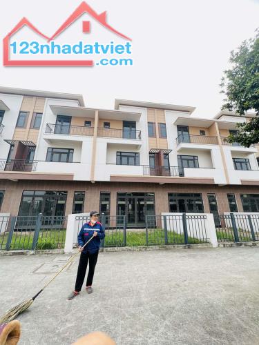 Bán gấp Shophouse 120m2 trục 26m Centa City Vsip giá tốt nhất thị trường - 1