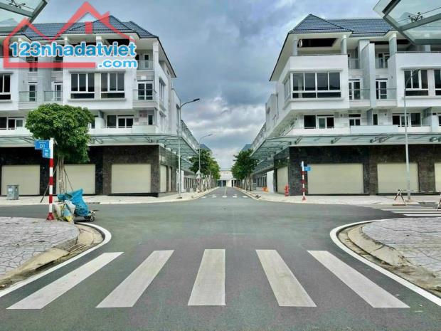 Bán Shophouse 1 Trệt 3 Lầu Khu Văn Hoa Villas P.Thống Nhất ngay Trường Cao Đẳng Kỹ Thuật