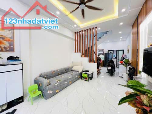 DUY NHẤT 1 CĂN-NHÂN CHÍNH-THANH XUÂN-DT:42m2- 5tầng-GIÁ:9,5tỷ-MẶT TIỀN 4,2M-LÔ GÓC - 3