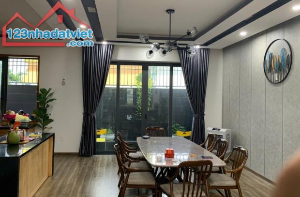 Bán căn nhà rất đẹp dt: 144m2, giá 12ty 100 lh:  0916961496 Phạm Hải