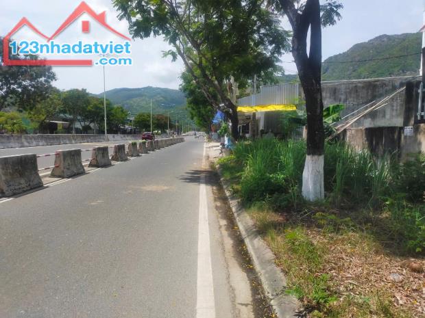 Bán lô đất ngang 10m mặt đường Nguyễn Tất Thành Nha Trang giá rẻ đầu tư - 1