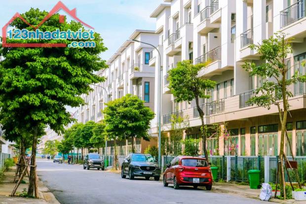 Bán gấp Shophouse 4 tầng view 7 tòa chung cư Centa Diamond VSIP giá tốt nhất