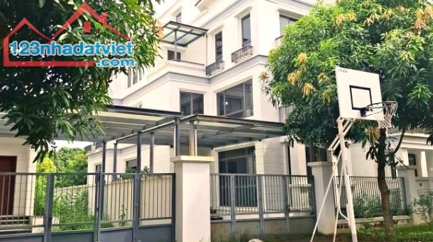 Bán gấp! Biệt thự kđt Sài Đồng, 186m2, gần hồ điều hòa, hàng xóm Vin, chỉ 48 tỷ.
