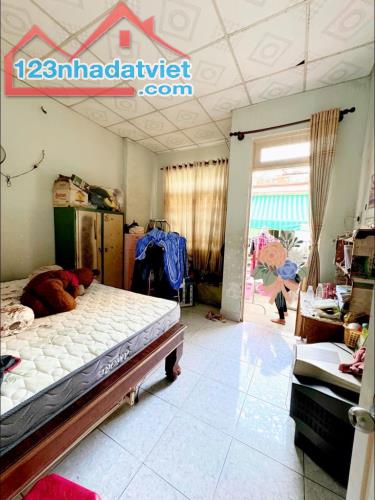 NGAY LÊ VĂN QUỚI - ĐƯỜNG SỐ 8 - NHÀ 2 TẦNG 2PN - HẺM XE HƠI - 40M2 - GIÁ 3.8 TỶ - 3