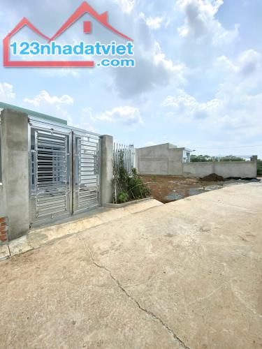 Bán Rẻ Nền Đất Thổ Cư QL 13 Vào(202.4m2)Sổ Hồng Riêng,Sát Chợ,Dân cư Đông Đúc,Giá 195 Trệu - 1