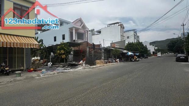 BÁN ĐẤT MẶT TIỀN TRẦN KHÁT CHÂN - VĨNH HÒA, NHA TRANG - GIÁ CHỈ 5.6 TỶ!
- Vị trí siêu - 3