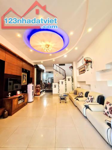 ❌CHỦ QUA FPT Ở ❌ GẤP BÁN NHÀ 3T GẦN VINMEC, DTSD 250M2, ĐƯỜNG 7M5, NHỈNH 8 TỶ