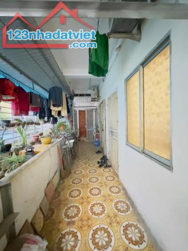 Bán nhà tập thể Phương Mai, T2, 100 m2 (sổ 43m2), 3 ngủ, 2 thoáng, 4.3 tỷ. - 2