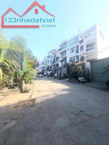 Mặt tiền view sông đường số 6 khu dân cư Tân An Huy Tân Phong Quận 7 4 tầng 130m2 17.9 tỷ