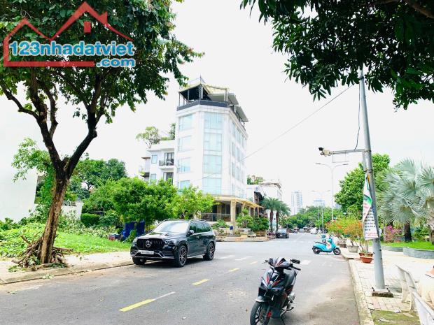 Bán Villa Trực Diện Sông Sài Gòn View Landmark 81,Quận 2 DT:200m2(10x20) 1 Trệt 1 Lầu - 1