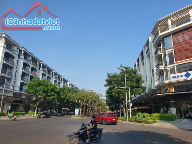 Bán gấp vạn phúc city, dt 319, 1 hầm, 5 tầng, thu nhập khủng gần 2 tỷ/ năm. gía 60  tỷ. - 2