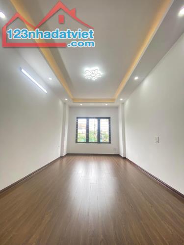 Bán nhà  ngõ 63 Phố  An Dương Vương, Dt 45m2, Ô Tô cách nhà 15m, Giá 7 Tỷ - 2