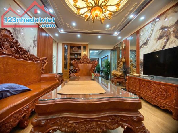 Nhà đẹp nội thất xịn đường ô tô tránh ngõ Phố Bát Khối Long Biên DT 76m2 . Giá 21 tỷ