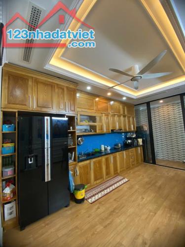 Nhà đẹp nội thất xịn đường ô tô tránh ngõ Phố Bát Khối Long Biên DT 76m2 . Giá 21 tỷ - 3