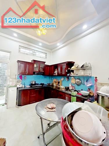 Mặt tiền kinh doanh Phú Định 4x22 đúc4 tầng chỉ 9 tỷ 5 - 1