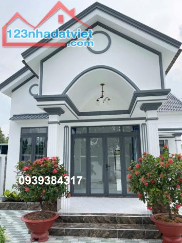 BÁN NHÀ 12X20 GẦN CHỢ BÌNH CHÁNH CHỈ 990TR