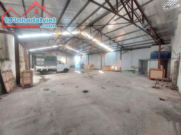 300m kho xưởng khu vực Bồ Đề, container đỗ, giá 75k/m