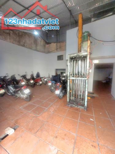300m kho xưởng khu vực Bồ Đề, container đỗ, giá 75k/m - 2
