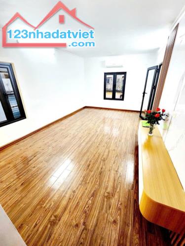 BÁN NHÀ TẬP THỂ BÁCH KHOA, 75 M2 (sổ 39m2), 2 NGỦ, 3THOÁNG, HƠN 2 TỶ.