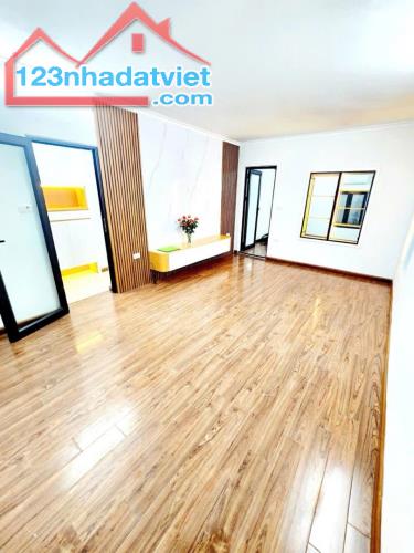 BÁN NHÀ TẬP THỂ BÁCH KHOA, 75 M2 (sổ 39m2), 2 NGỦ, 3THOÁNG, HƠN 2 TỶ. - 1