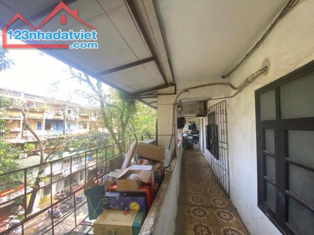 BÁN NHÀ TẬP THỂ BÁCH KHOA, 75 M2 (sổ 39m2), 2 NGỦ, 3THOÁNG, HƠN 2 TỶ. - 2