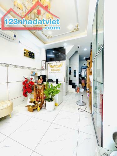 MẶT TIỀN KINH DOANH - 45M2 - CÁCH LANDMARK 15 PHÚT - 3 PN - NHỈNH 5 TỶ - 3