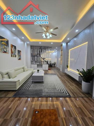 Bán nhà phố Nguyễn Văn Trỗi  - Phương liệt , DT :50m2 , Giá Nhỉnh 7 tỷ , gần oto