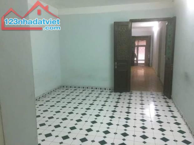 Cho thuê nhà ngõ ôtô Giải Phóng Hoàng Mai 90m x 1 tầng, giá 11tr/tháng