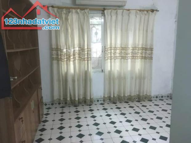 Cho thuê nhà ngõ ôtô Giải Phóng Hoàng Mai 90m x 1 tầng, giá 11tr/tháng - 2