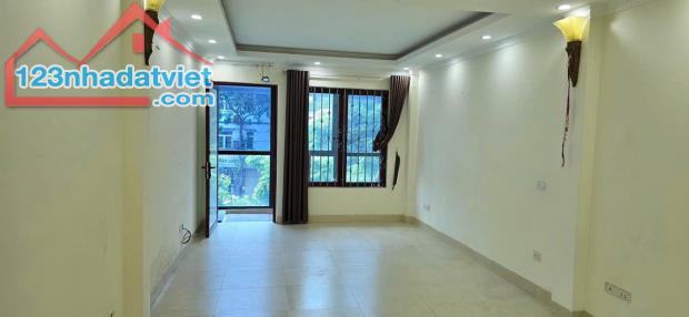 HOT Mặt Phố Hào Nam Vị Trí Kinh Doanh Đỉnh Đỉnh Dt 43m2 5T Giá 18 tỷ