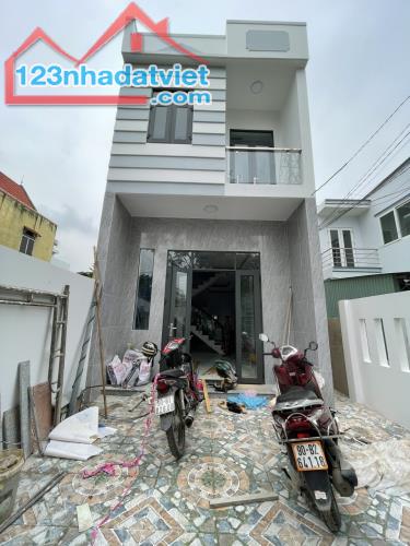 Bán nhà riêng tại trung tâm Lái Thiêu đường thông, diện tích 67m2