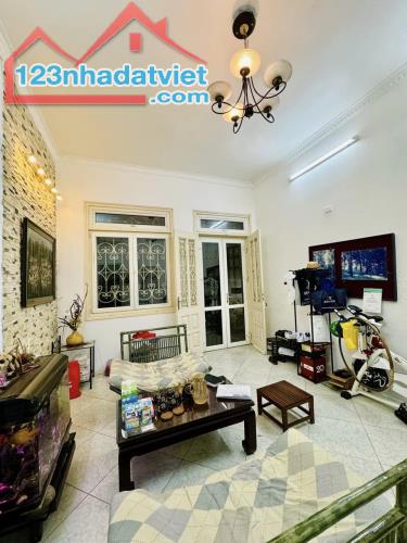 Cực Hiếm! Bán nhà Lê Văn Hưu, 100m2, 4 tầng, mặt tiền 4.2m, 15.8 tỉ, KD appartment,