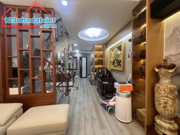 Bán nhà hẻm 5m Âu Cơ, Quận Tân Phú, 5 x 13 - 3 Tầng BTCT - Giá 6.15 tỷ TL