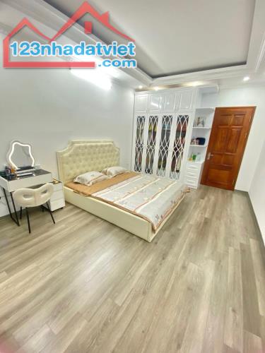 Nhà phố Dương Văn Bé 30m 6 tầng, thang máy. Cách MP 15m - 1