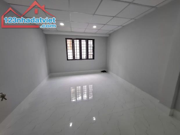 Chủ cần bán gấp nhà hẻm, 2 tầng, khu sầm uất Lý Thường Kiệt ở ngay, 2.x tỷ, giáp quận 10. - 1