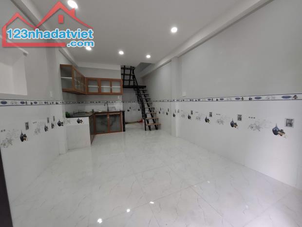Chủ cần bán gấp nhà hẻm, 2 tầng, khu sầm uất Lý Thường Kiệt ở ngay, 2.x tỷ, giáp quận 10. - 2