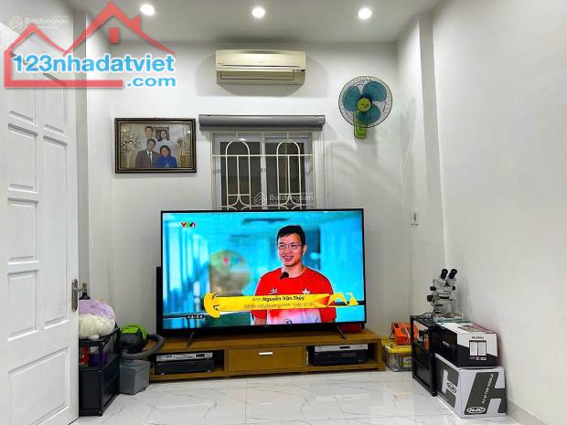 Bán Nhà mặt ngõ Hoàng Mai, diện tích 65m² x 3 tầng - 2