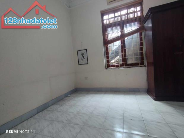 Cho Thuê Nhà Hoàng Hoa Thám, Ba Đình, 70m2, 2 Tầng, Gần Phố, Tiện Ích, Giá Thuê 10 Triệu