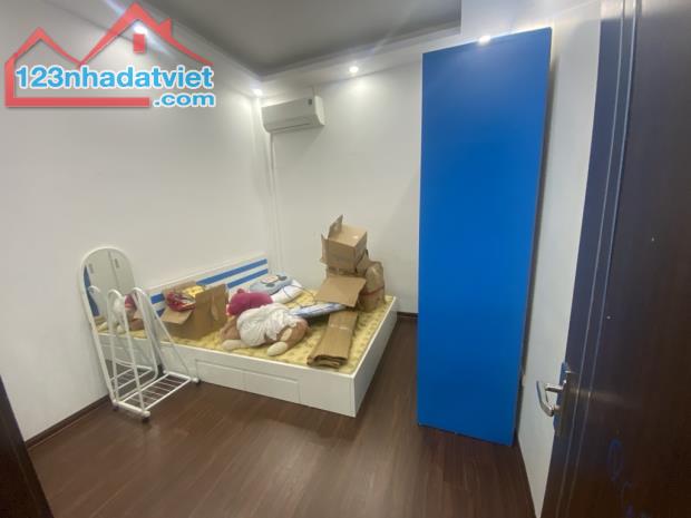 Bán nhà đường Trương Định, 36m2, 4 T, Ngõ thông, cách ô tô tránh 50m. - 2