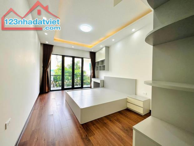 Bán nhà phố Minh Khai, Hai Bà Trưng 42m, 5 tầng. Giá: 7.1 tỷ - 4