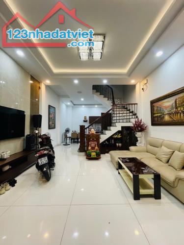 Bán nhà 4 tầng Nguyễn Thị Thập, phường Tân Phú, 60m2 (5m x 12m) giá 9.4 tỷ