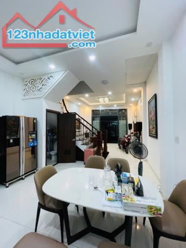 Bán nhà 4 tầng Nguyễn Thị Thập, phường Tân Phú, 60m2 (5m x 12m) giá 9.4 tỷ - 1